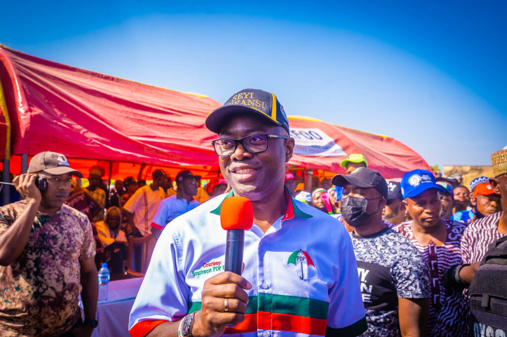 Governor Seyi Makinde addressing the crowd in Olokoto during campaigns in Ogbomoso Zone on January 10, 2023
