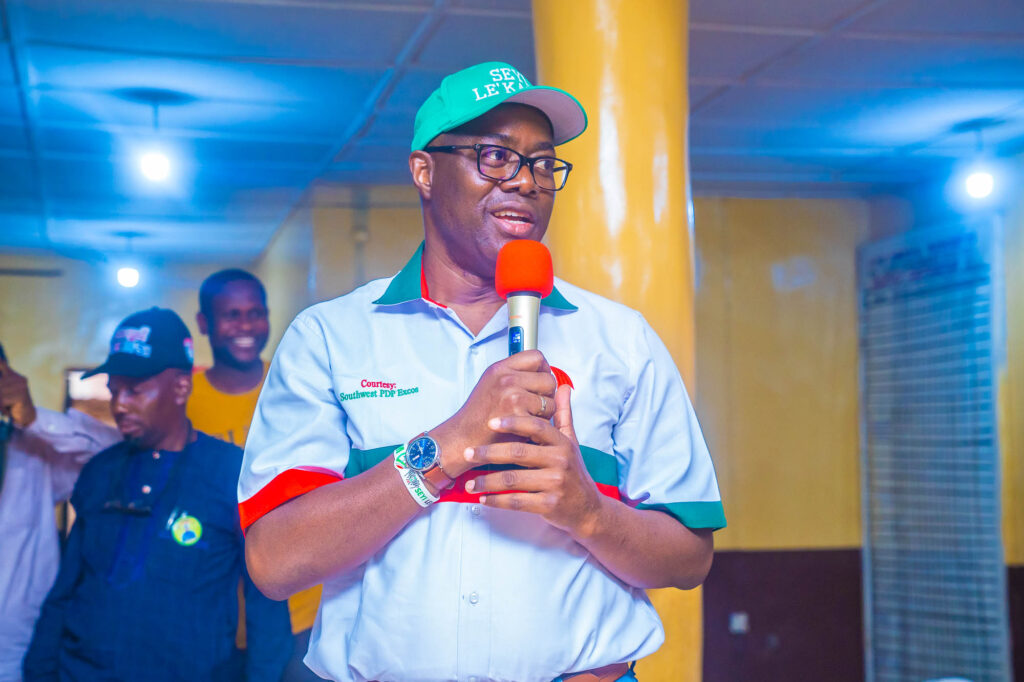 Governor Seyi Makinde addressing Muslim leaders in Ido LGA on February 20, 2023 as part of campaigns in Ibadan Zone