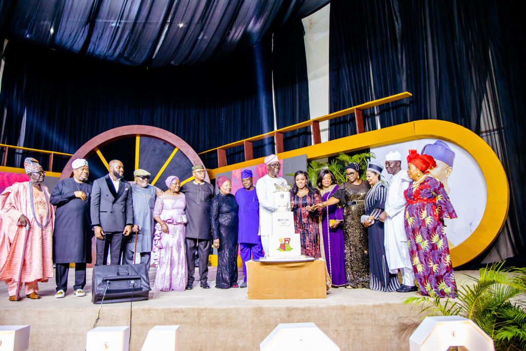 Governor Seyi Makinde and others cutting the cake at the Inauguration Gala Night on May 29, 2023