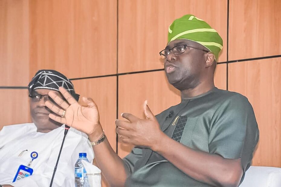 1 Governor Seyi Makinde discussing about local government administration at the National Defence College on October 28, 2022