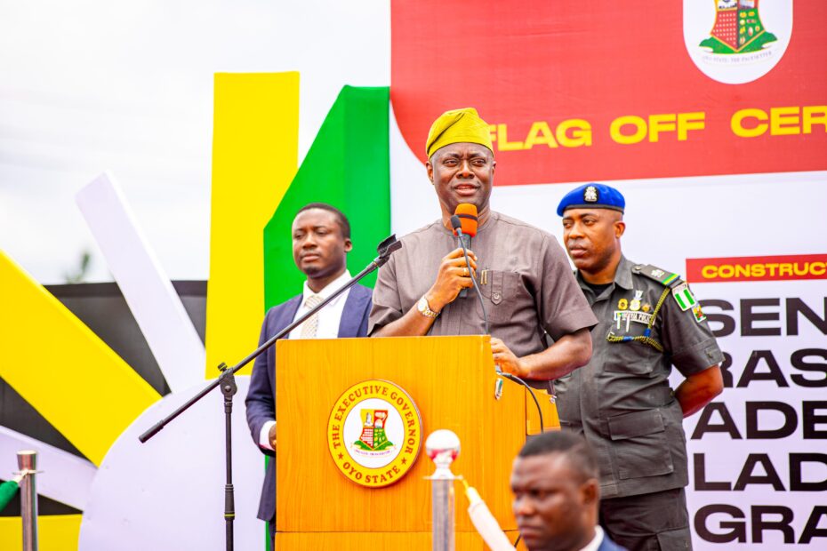 Fd2R87SX0AAKr01 Governor Seyi Makinde delivering his speech at the Sod-Turning Ceremony for the Senator Rashidi Ladoja GRA and the Flag off of the Construction of the 32Km First Phase of the Ibadan Circular Road on September 29, 2022