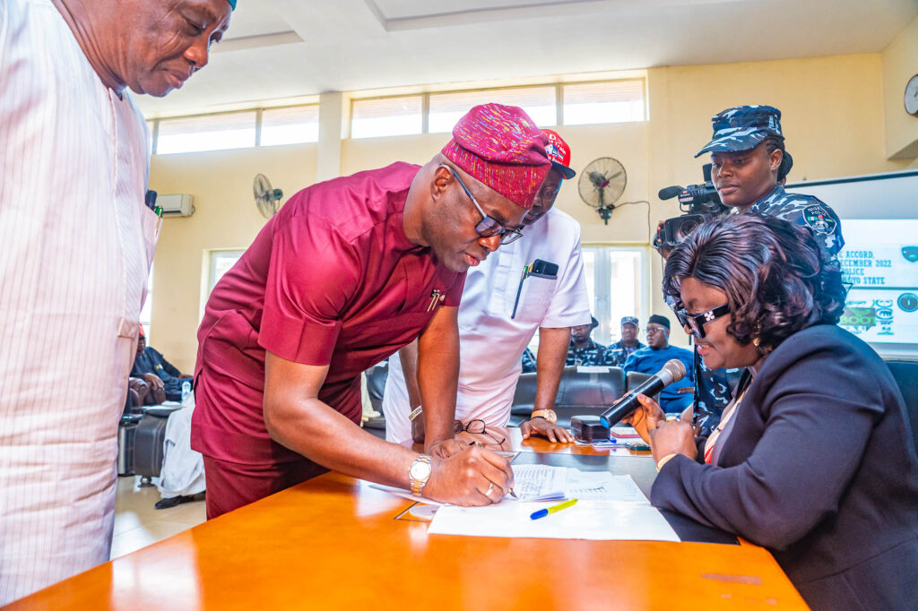 Governor Seyi Makinde signing the Peace Accord in Ibadan