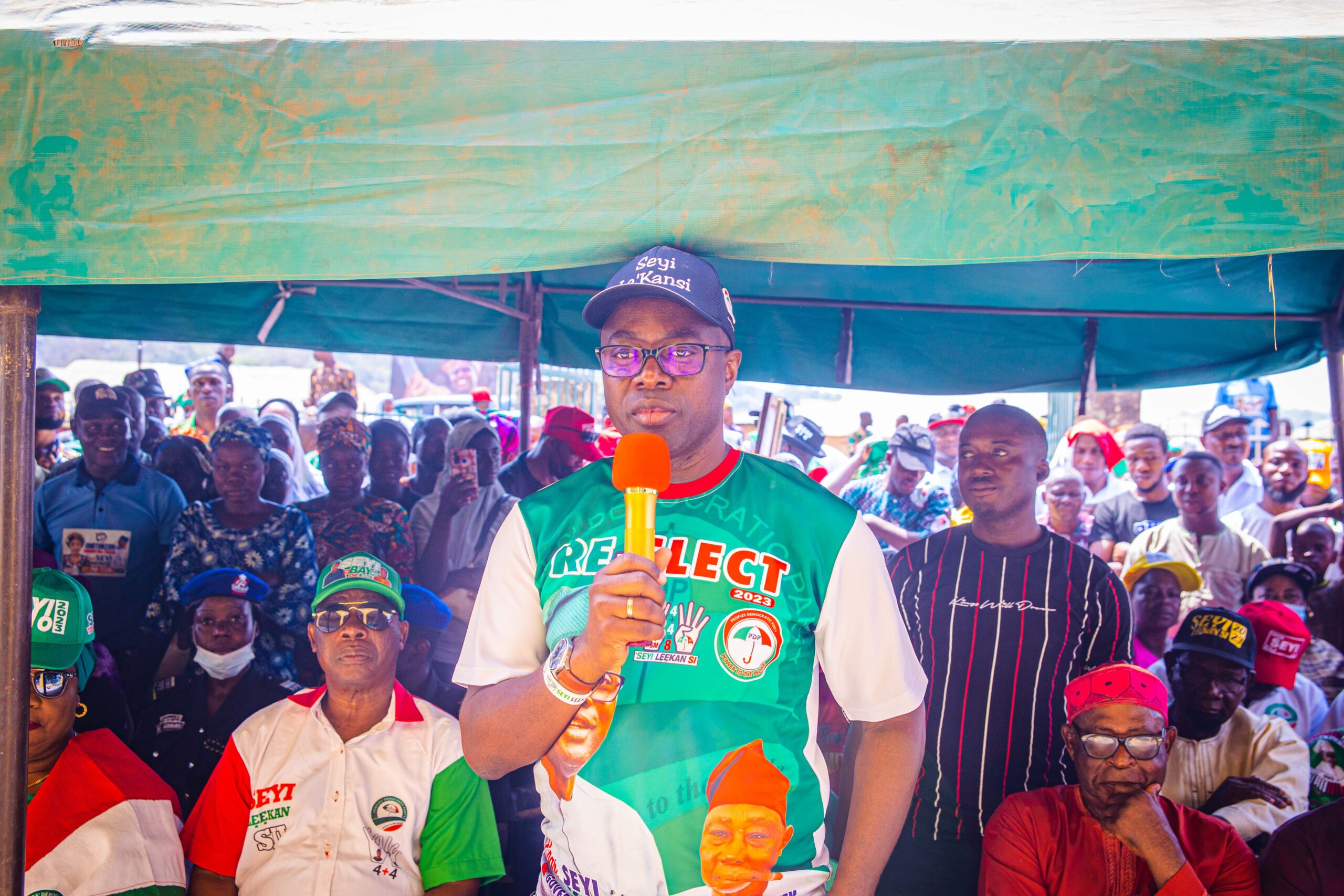 Governor Seyi Makinde addressing Muslim leaders in Igbeti on January 24, 2023 as part of the campaigns in Oke-Ogun Zone.