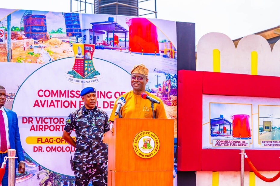 Aiport Road Commissioning Governor Seyi Makinde delivering his remarks during the commissioning of the 3.2 km Ibadan Airport Road dualisation project on March 3, 2023