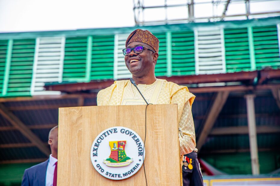 FxT-CjiXwBEr3yN Governor Seyi Makinde delivers his inaugural address at the Obafemi Awolowo Stadium on May 29, 2023