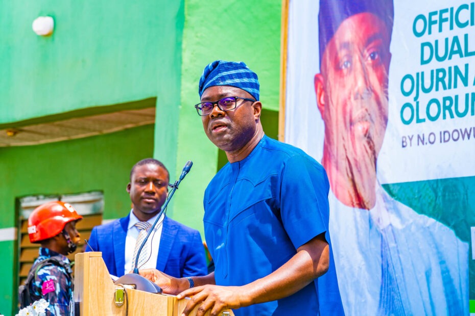 Akobo-Olorunda Abba Road (19) Governor Seyi Makinde delivering his remarks at the Flag Off of the Akobo-Ojurin/Odogbo Barracks Olorunda Abaa Junction Road dualisation on June 9, 2023.