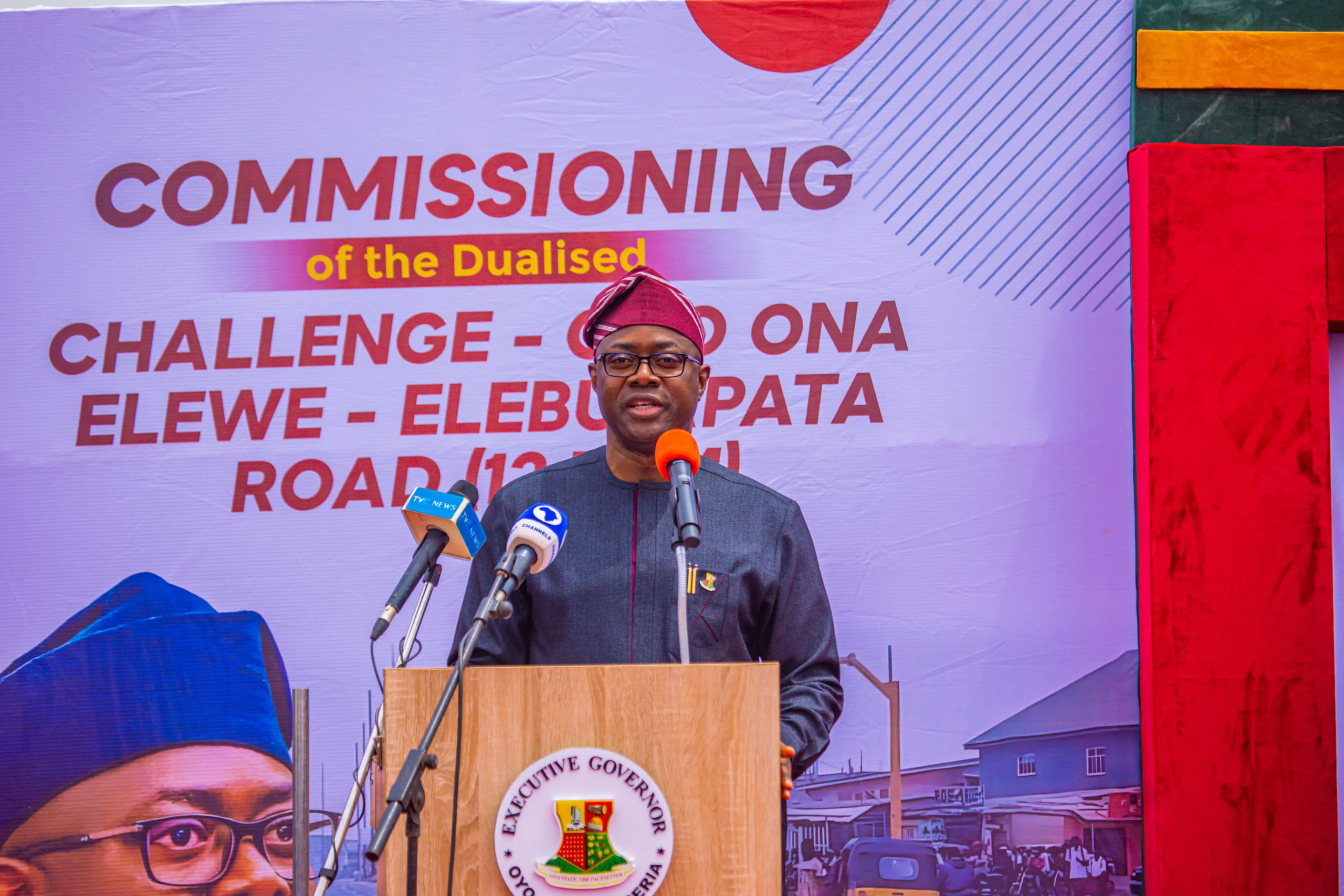 1 Governor Seyi Makinde delivering his remarks during at the commissioning of the dualised Challenge-Odo Ona Elewe-Elebu-Apata Road (12.5 km) on Friday, 16 February, 2024.