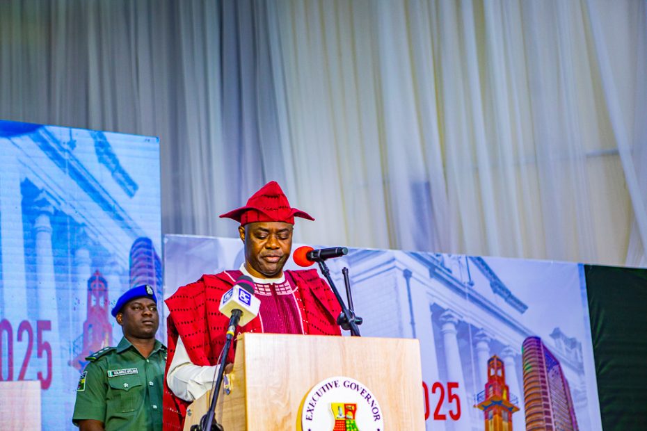 1 Governor Seyi Makinde delivering the keynote address at the #ITSOyoState2025 Investors' Forum on 24 July 2025