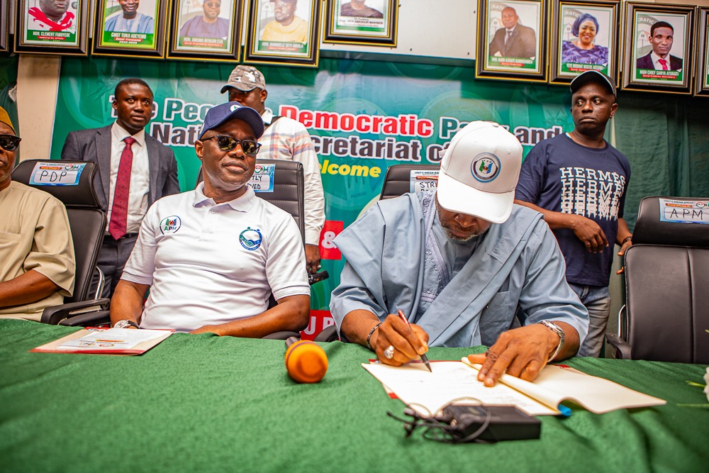 Signing of MOU bwtwwen PDP and APM 2